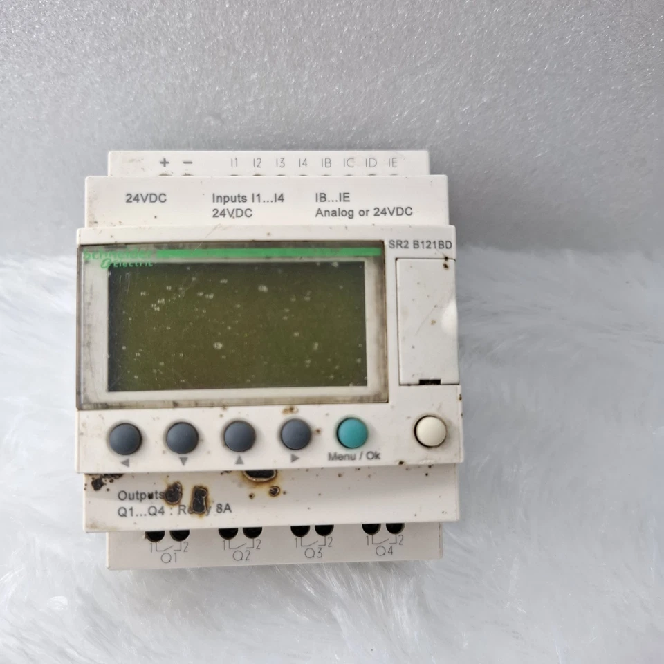 Schneider Electric Zelio SR2 B121BD Compact Smart Relay 24VDc SR2B121BD